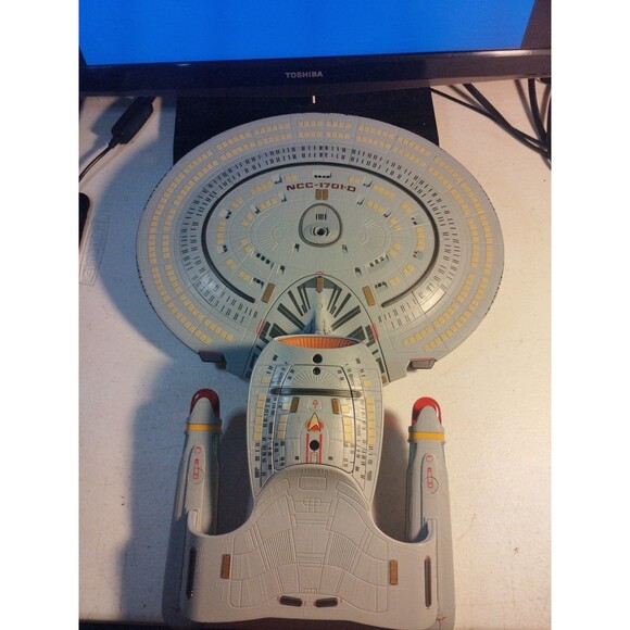 Star Trek Starship Legends Diamond Select USS Enterprise NCC-1701-D - No Box - Picture 5 of 11